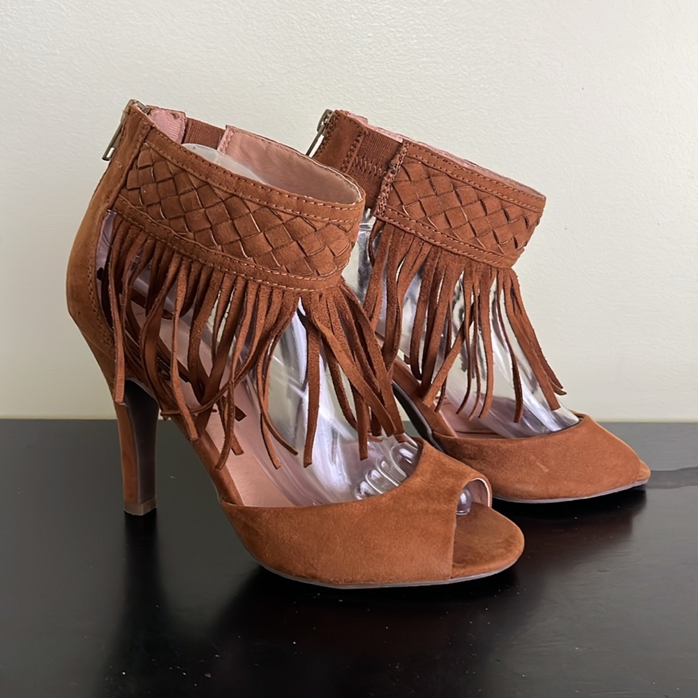 Lane Bryant Womens Peep Toe High Heels Tan Faux Suede Fringe Back Zip